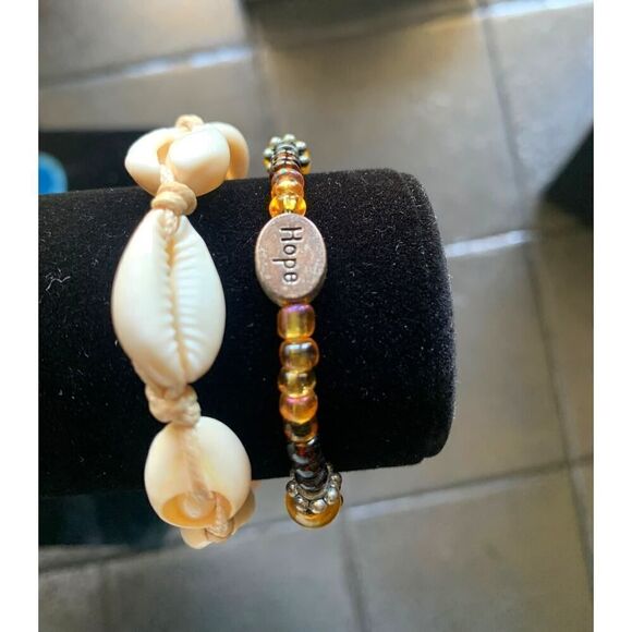 Vintage Seashell and Beaded Hope bracelet, SET of 2, in Silver tone, Unmarked - Picture 1 of 4
